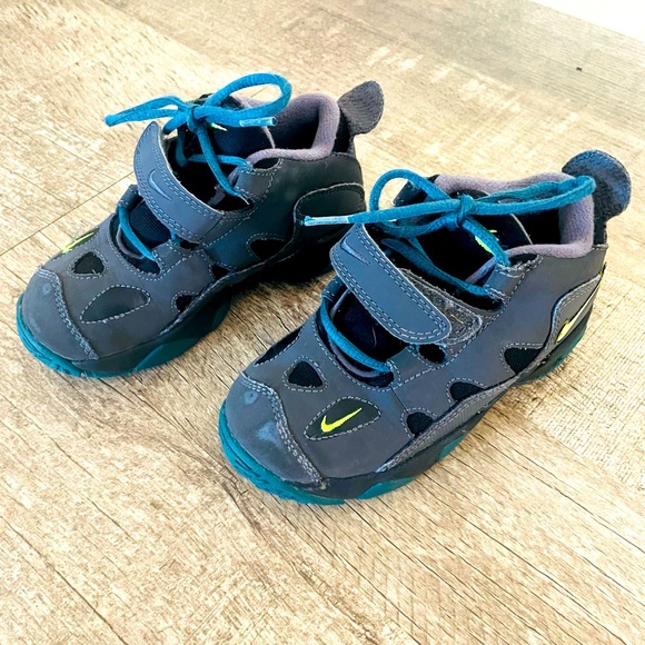 Nike Other - Toddler Boys Nike Sneakers Size 8.5